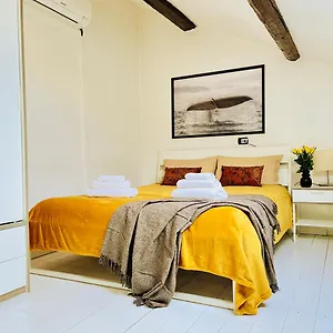 cozy-loft-in-a-fashion-district-of-milan.italymilanhotels.net/